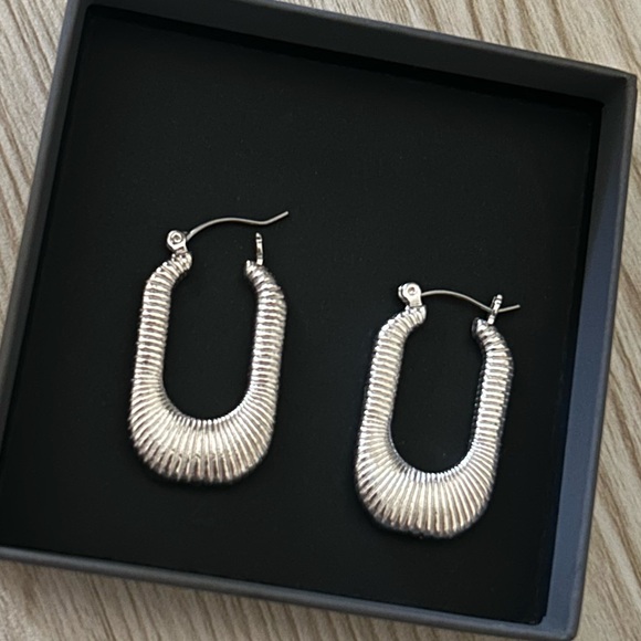 Silver rectangle textured hoops - Picture 1 of 2